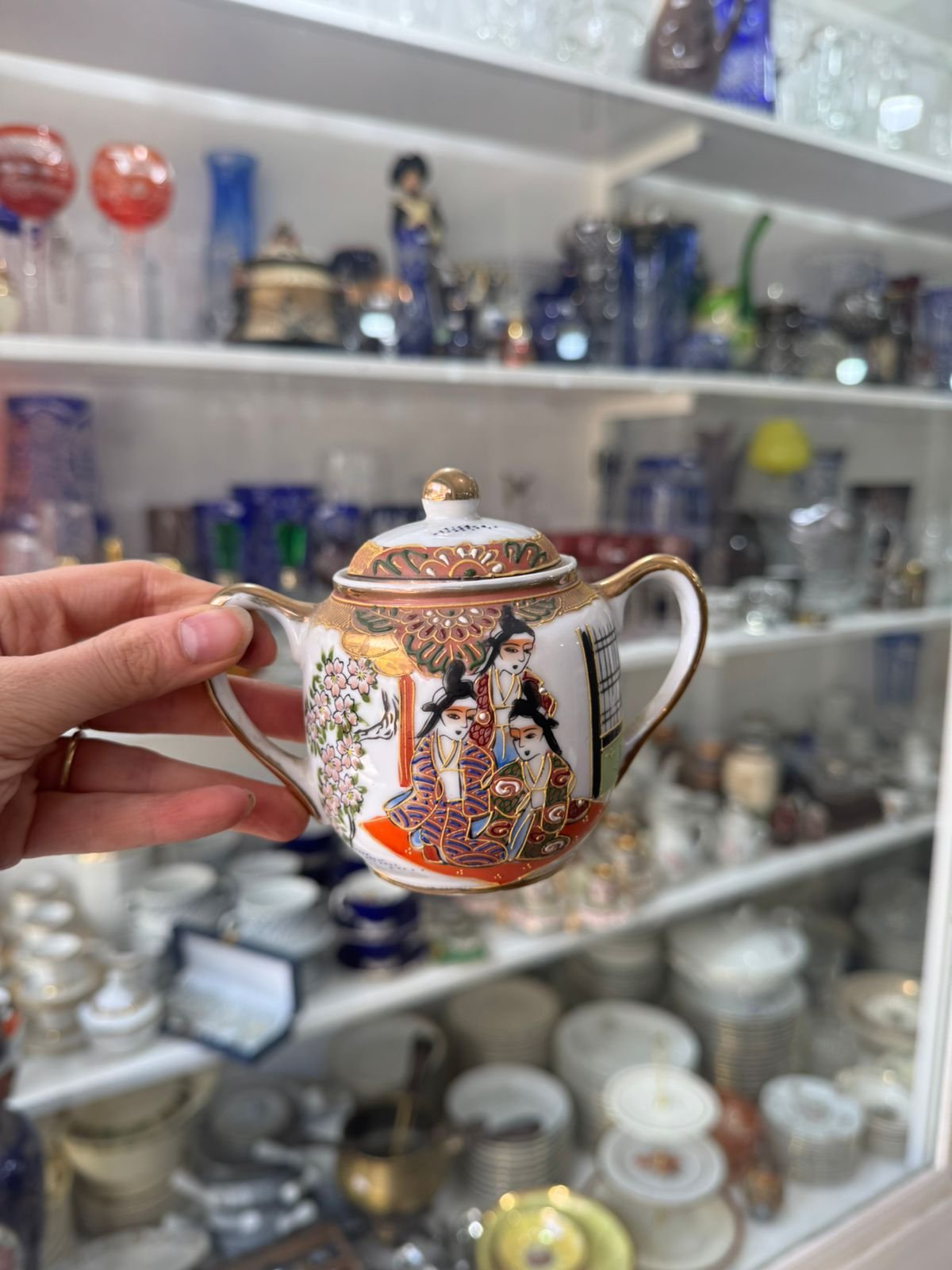 Juego de café porcelana japonesa pintada a mano con oro SATSUMA - se ve a la geisha en el fondo de la taza - Image 8