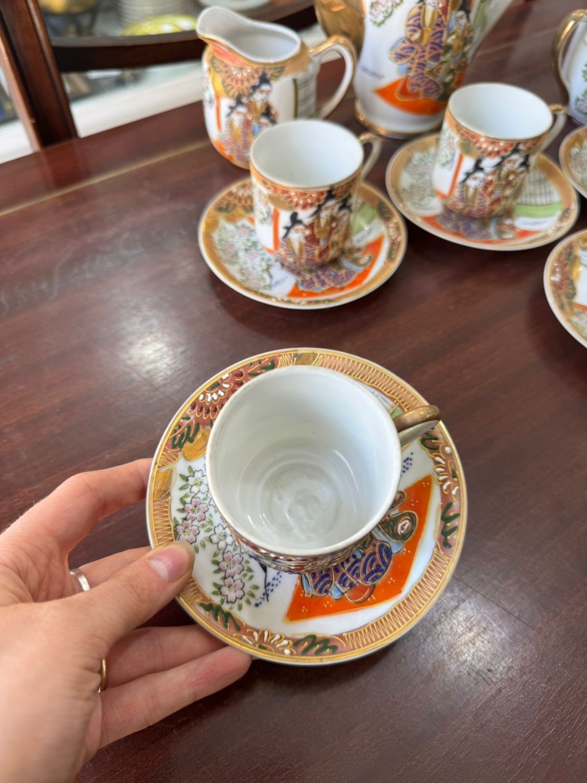 Juego de café porcelana japonesa pintada a mano con oro SATSUMA - se ve a la geisha en el fondo de la taza - Image 2