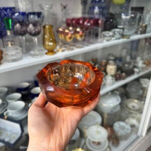 Exquisito cenicero de cristal rosa