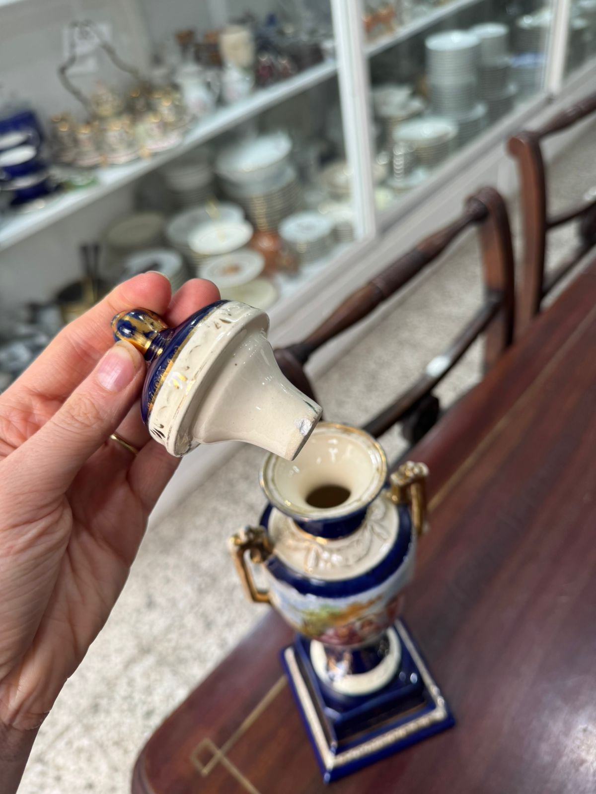 Potiche con escena victoriana - Image 4