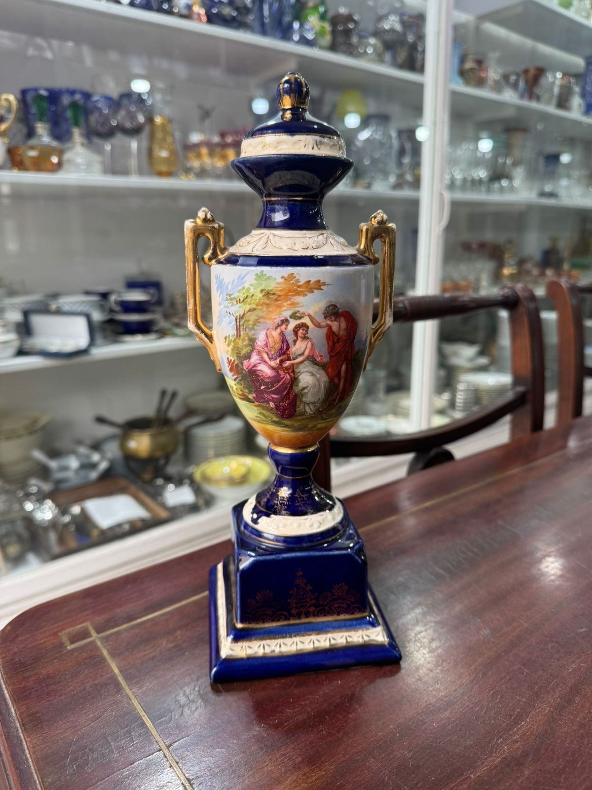 Potiche con escena victoriana - Image 2