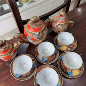 Juego de café satsuma porcelana oriental pintada a mano con oro – se ve a la geisha en el fondo de la taza