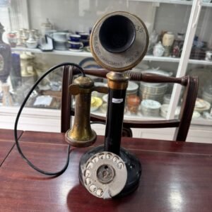 Telefono antiguo decorativo