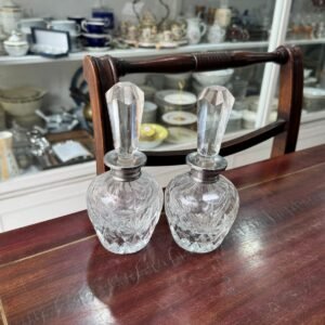 Par de perfumeros o botellones cristal tallado