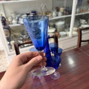 Botellón con 6 copas azules