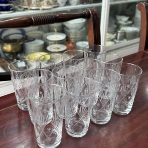 Juego de 12 vasos tallados