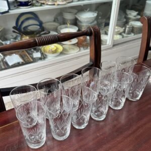 Juego de 12 vasos tallados