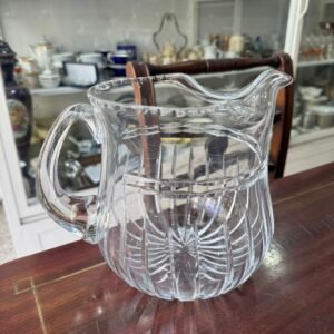Jarra de cristal súper tallado grande con pico vertedor