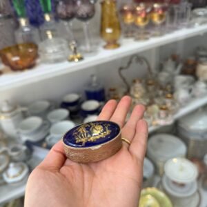 Cofre pastillero porcelana LIMOGES azul cobalto pintado con oro