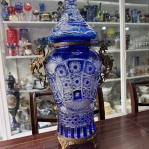 Magnifica potiche de cristal súper tallado con monturas de bronce