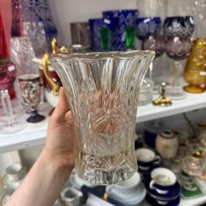 Florero de vidrio prensado