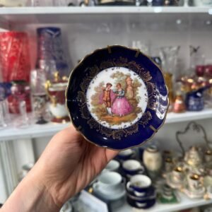 Plato porcelana limoges azul cobalto con escena galante