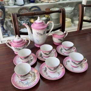 Juego de café porcelana japonesa – se ve a la geisha en el fondo de la taza