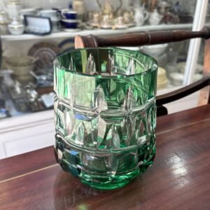 Exquisito florero de cristal súper tallado verde