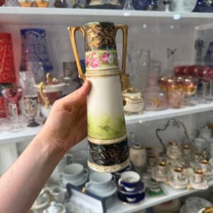 Florero porcelana alemana con escena victoriana