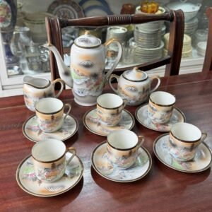 Juego de café porcelana oriental se ve a la geisha en el fondo de la taza