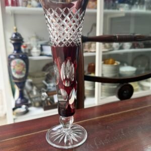 Florero violetero de cristal super tallado rubi