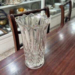 Florero de vidrio prensado