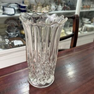 Florero de vidrio prensado