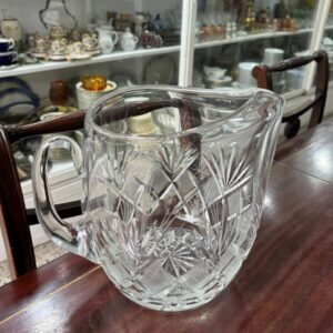Jarra de cristal súper tallado grande con pico vertedor