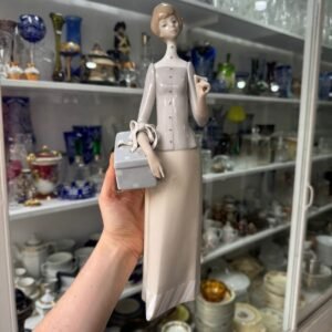 Figura modista porcelana LLADRO