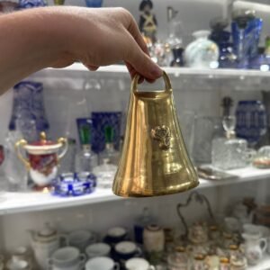 Campana de bronce grande