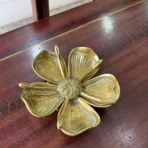 Flor de bronce cenicero para 5 personas