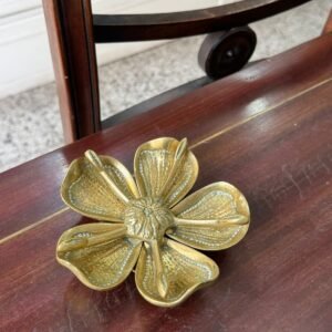Flor de bronce cenicero para 5 personas