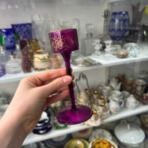 Copa de color violeta de vidrio