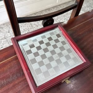 Ajedrez con piezas de cristal