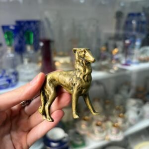 Figura perro de bronce