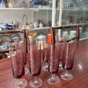 Juego de 8 copas de cristal tallado color uva