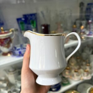 Lechera porcelana con guarda en oro