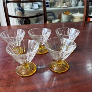 Set de 5 copas con pie ambar