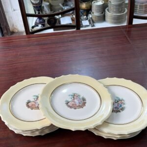 Juego de 12 platos playos con escena galante