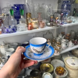 Dúo de café porcelana japonesa (se ve a la geisha en el fondo de la taza)