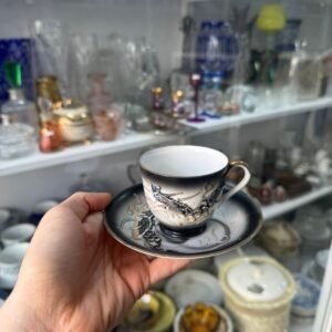 Dúo de café porcelana japonesa (se ve a la geisha en el fondo de la taza)