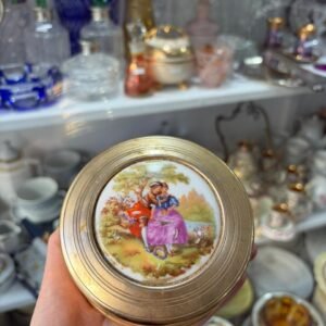 Caja musical con escena galante