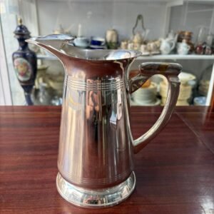 Jarra para agua con pico vertedor platería