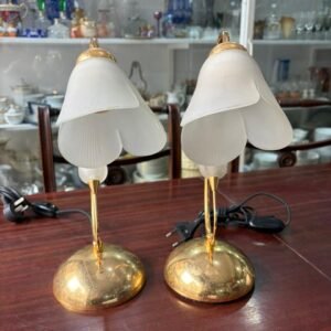 Par de lamparas o veladores de bronce