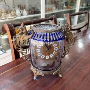 Reloj de cristal tallado azul con monturas de bronce