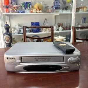Videocasetera HITACHI con su control remoto VT- M766
