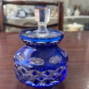Dulcera de cristal tallado azul