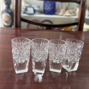 Set de 4 vasos de cristal súper tallado ideal para shot