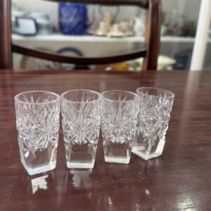 Set de 4 vasos de cristal súper tallado ideal para shot