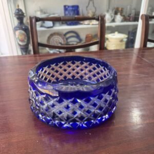 Exquisito centro de mesa de cristal súper tallado azul