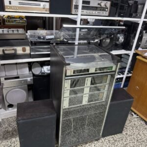 Equipo de audio años 80 con su mueble original