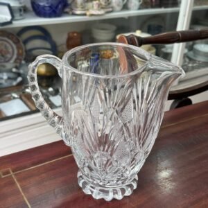 Jarra de cristal súper tallado con pico vertedor