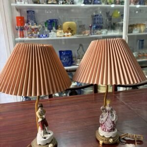 Par de lámparas o veladores con figuras