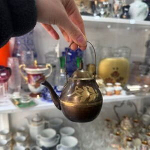 Tetera petit de bronce